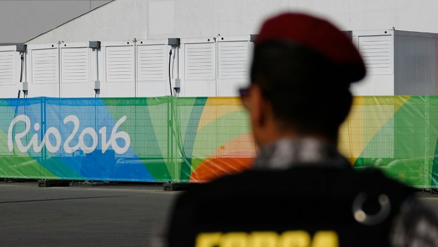 Patrouille devant un site des Jeux olympiques de Rio, le 23 juillet 2016