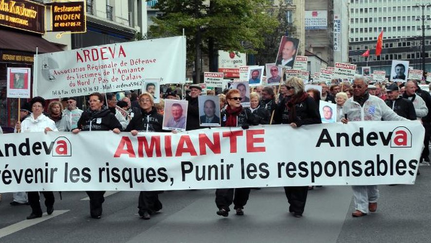 Manifestation à l'appel de l'association ANDEVA le 12 octobre 2013 à Paris
