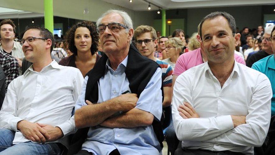Les socialistes Henri Emmanuelli (c) et l'ex ministre de l'Education Benoit Hamon (d), lors des universités d'été du PS à La Rochelle, le 29 août 2014