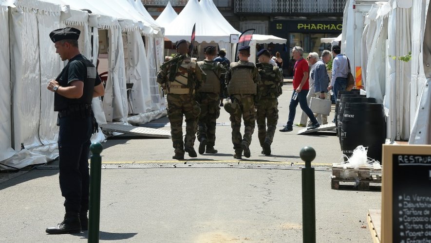 Des soldats chargés de veiller sur la surveillance du festival, le 27 juillet 2016