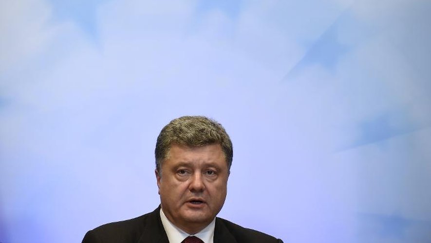 Le président ukrainien Petro Poroshenko tient une conférence de presse en marge du sommet de l'Union européenne à Bruxelles le 30 août 2014