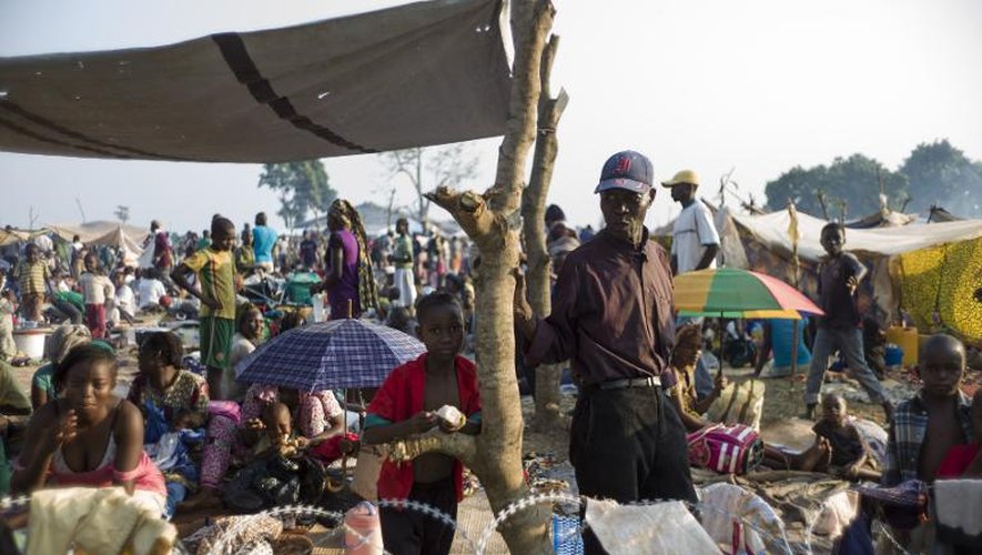 Des réfugiés dans un camp près de l'aéroport de Bangui, le 10 décembre 2013 en Centrafrique