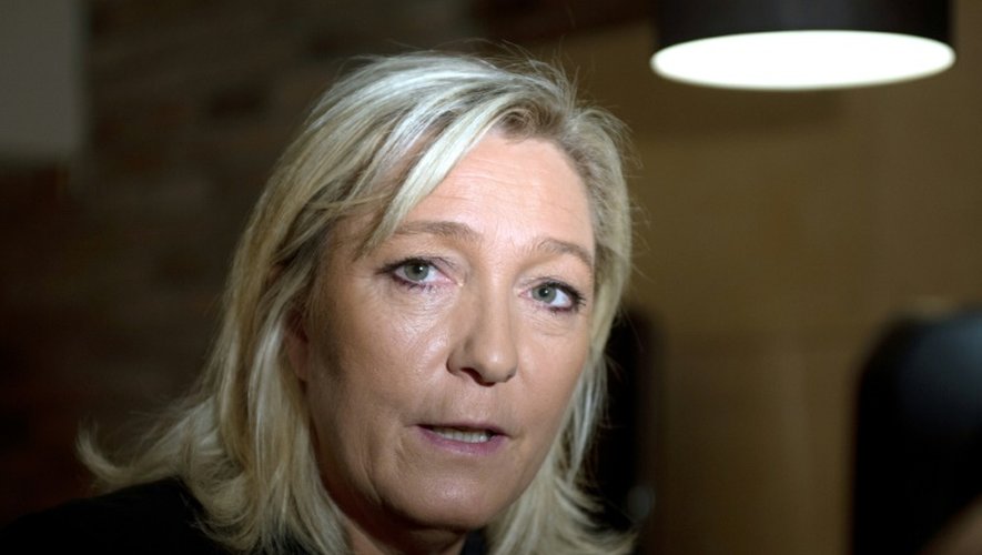 La présidente du Front National Marine Le Pen lors d'une conférence de presse pour annoncer sa candidature aux élections régionales en Nord-Pas-de-Calais/Picardie, le 30 juin 2015 à Arras