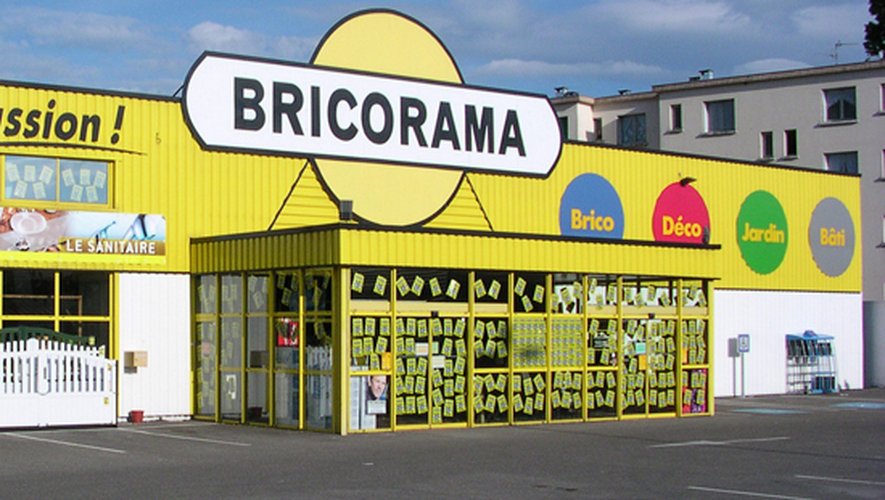 Nouvelle enseigne et nouveau décor aux couleurs désormais de Bricorama.