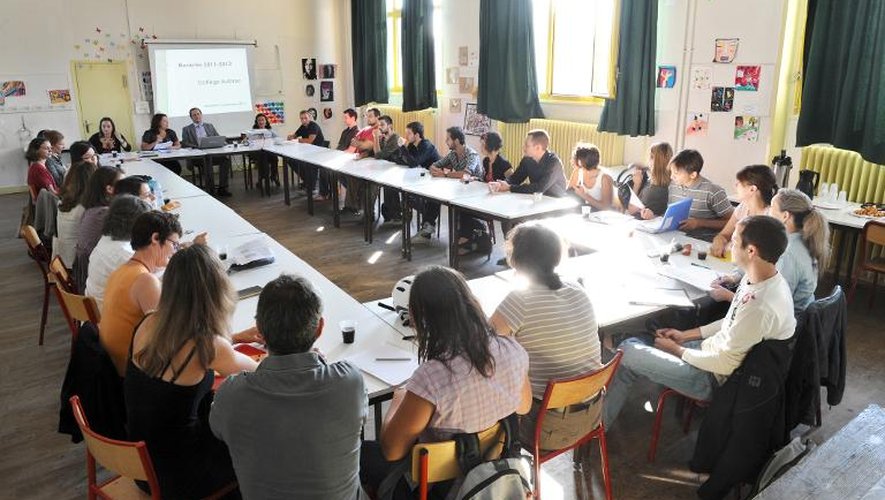 Des professeurs réunis le 2 septembre 2011 dans une salle du collège Lucie Aubrac à Paris, lors de la rentrée des enseignants