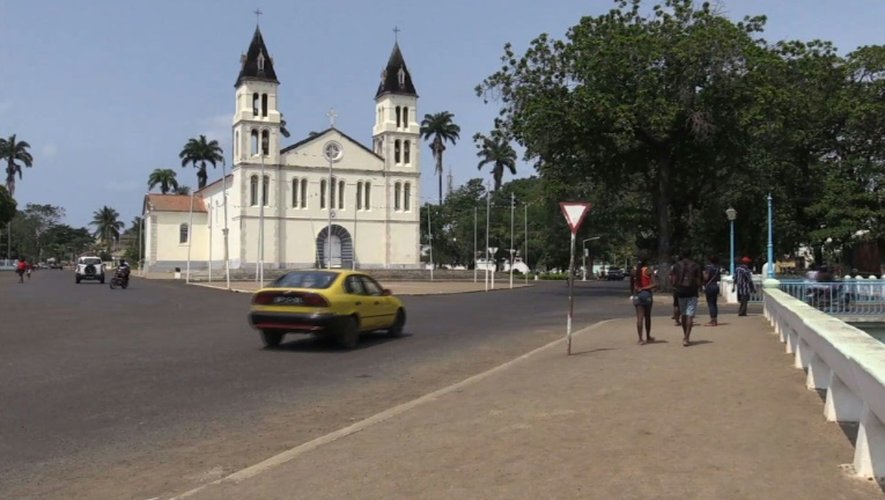 Le centre de Sao Tomé avec son église