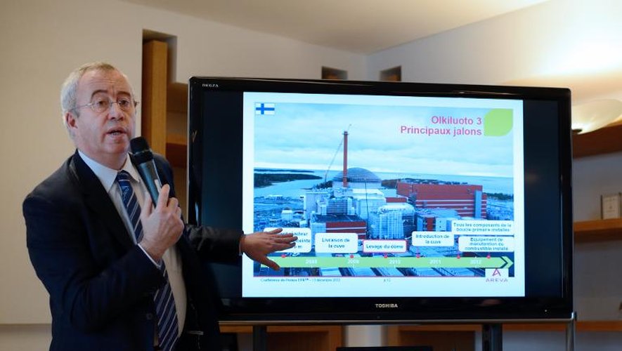 Luc Oursel, président du directoire d'Areva, présente le futur réacteur nucléaire EPR de Olkiluoto (Finlande), le 13 décembre 2012 lors d'une conférence de presse à Paris