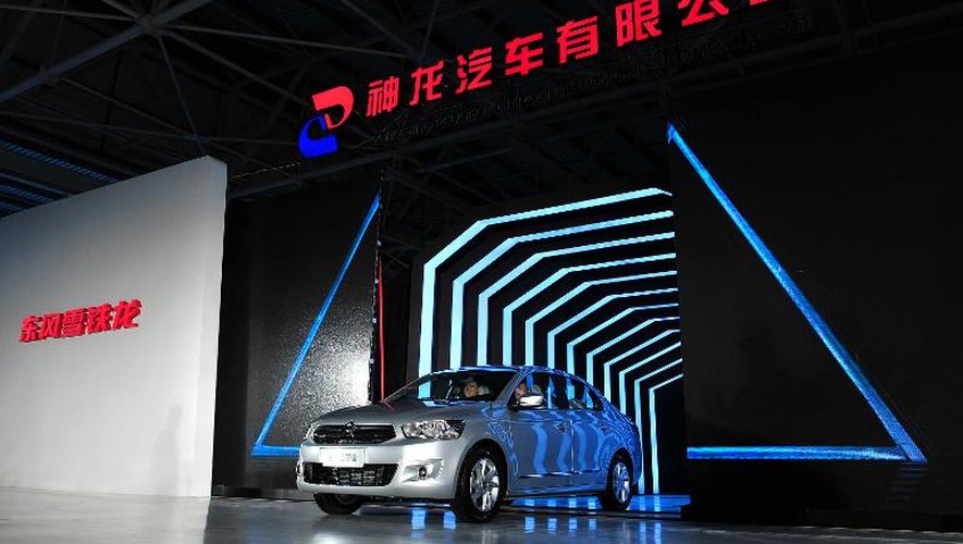 Présentation le 2 juillet 2013 de la première voiture Elysée construite dans la nouvelle usine du groupe PSA Peugeot Citroën avec son partenaire chinois Dongfeng, à Wuhan, dans la province du Hubei