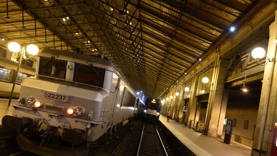 Arrivée de deux trains le 11 décembre 2013 gare du Nord à Paris