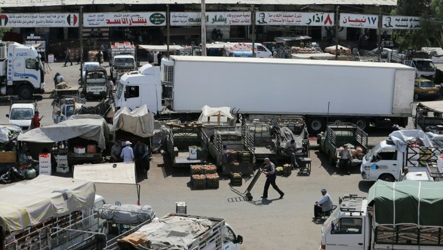 La ruée des camions au marché des Halles de Damas, le 21 septembre 2015