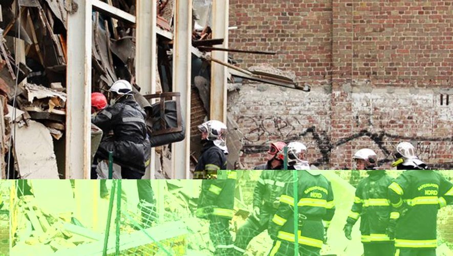 Les pompiers dans les décombres d'une maison qui s'est effondrée le 1er septembre 2014 à Lille