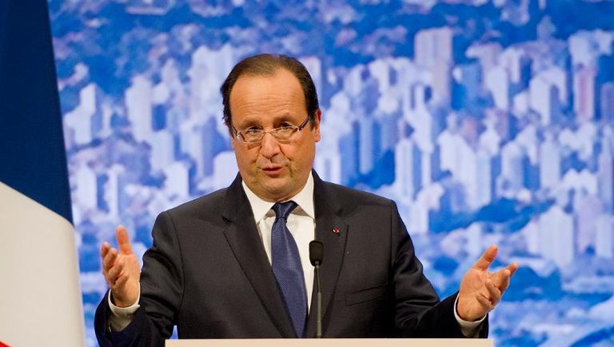 Le président François Hollande à Sao Paulo le 12 décembre 2013