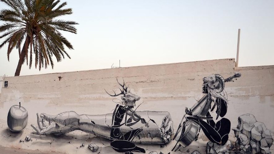 Une peinture de l'artiste allemand Dome sur un mur de la bourgade tunisienne de Erriadh, sur l'île de Djerba, le 29 juillet 2014