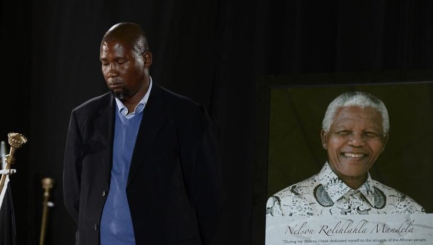 Mandla le petit fils de Nelson Mandela le 14 décembre 2013 pendant la cérémonie à l'aéroport militaire de Pretoria
