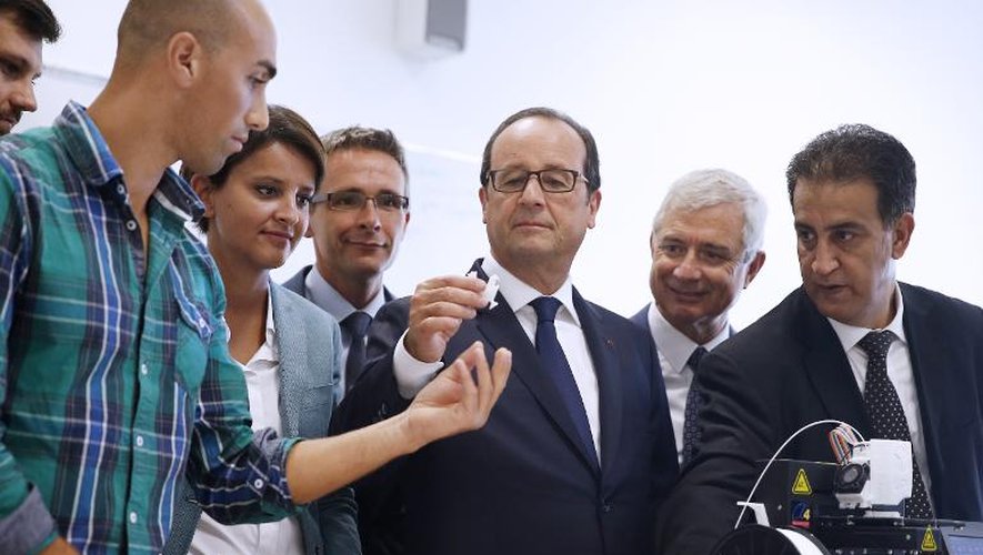 Francois Hollande et Najat Vallaud-Belkacem en visite le 2 septembre 2014 au collège Louise-Michel à Clichy-sous-Bois