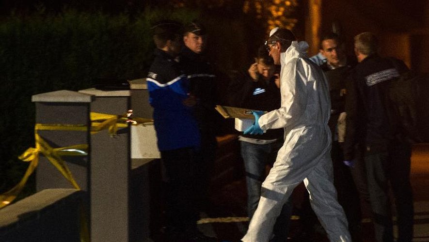 Arrivée d'enquêteurs et d'experts le 3 septembre 2014 à Moernach où une fillette a été tuée et son frère grièvement blessé