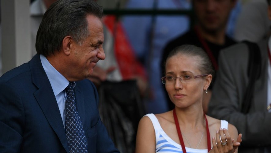 Le ministre russe des Sports Vitaly Mutko et la médaillée olympique Olga Kaniskina le 28 juillet 2016 à Moscou