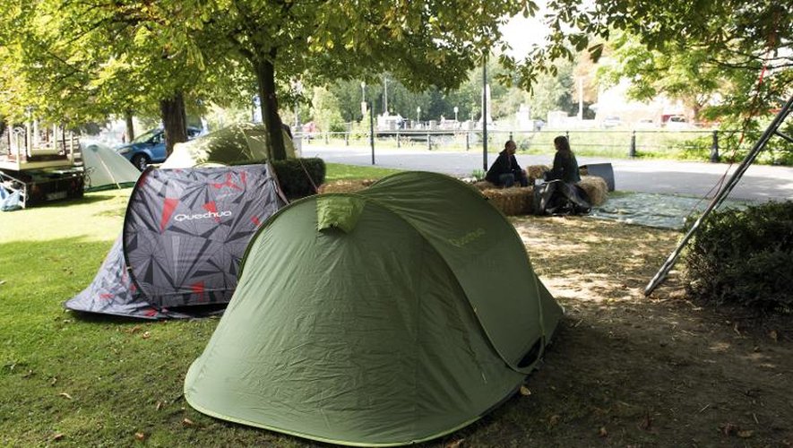 Des brocanteurs ont installé leur tente à quelques jours de l'ouverture de la plus grande braderie d'Europe à Lille, le 3 septembre 2014