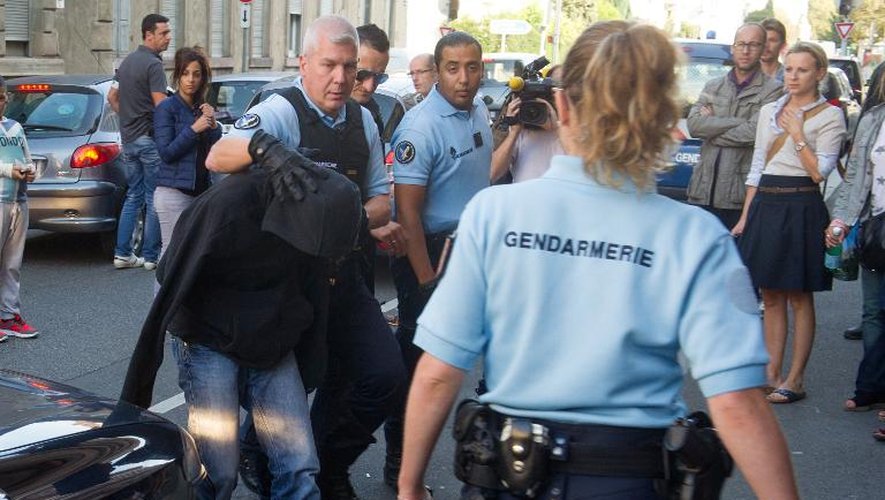 L'adolescent qui a avoué avoir tué sa soeur et blessé son frère à Moernach arrive à Mulhouse pour être présenté à un juge, le 4 septembre 2014