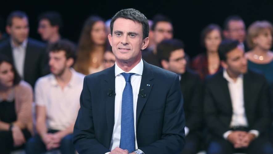 Le Premier ministre Manuel Valls sur le plateau de France 2 lors de l'émission "Des Paroles et des Actes", le 24 septembre 2015