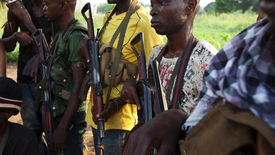 Des militiens anti-balaka à Bangui le 17 décembre 2013
