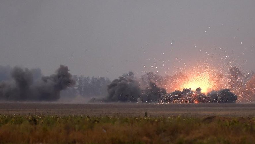 Tirs d'artillerie lourde aux environs de Marioupol, le 4 septembre 2014