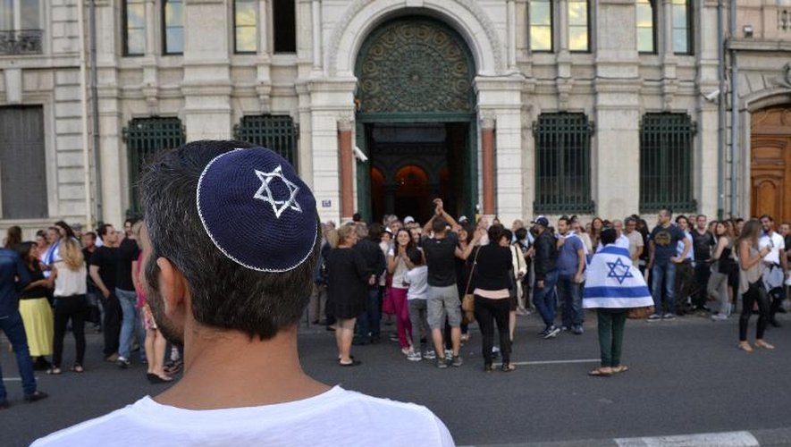 Manifestation de soutien à Israël le 31 juillet 2014 devant la synagogue de Lyon à l'appel du Conseil représentatif des institutions juives de France