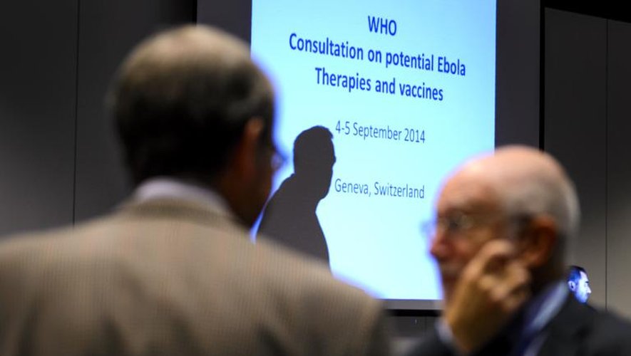 Des experts internationaux réunis à Genève par l'OMS pour livrer leurs recommandations sur des traitements expérimentaux contre le virus Ebola, le 4 septembre 2014