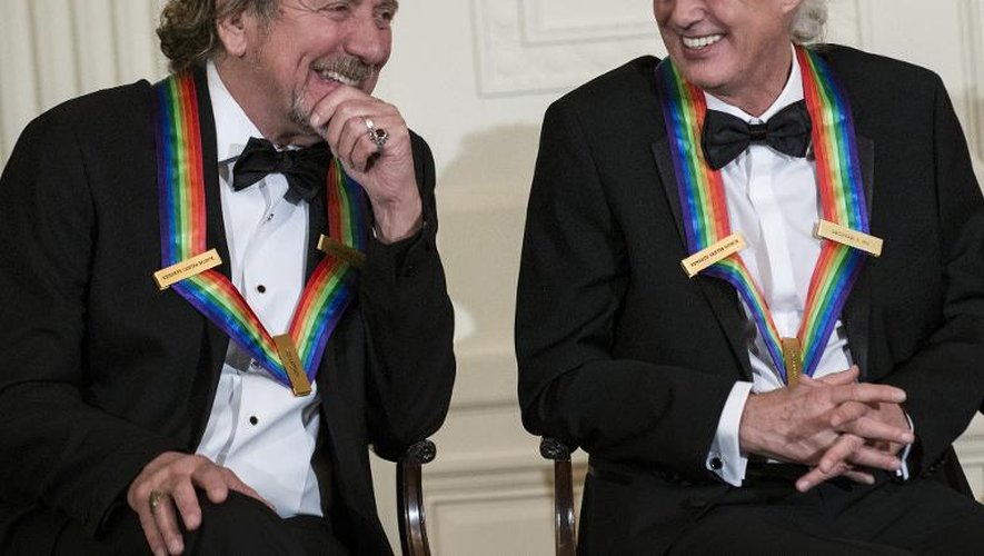 Robert Plant (g) et Jimmy Page, deux des ex-acolytes de Led Zeppelin reçus à la Maison Blanche à Washington, le 2 décembre 2012