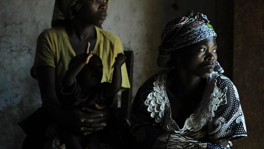 Deux jeunes femmes victimes de viol dans l'est de la RD Congo, pays le plus touché par les violences sexuelles, le 3 juillet 2011