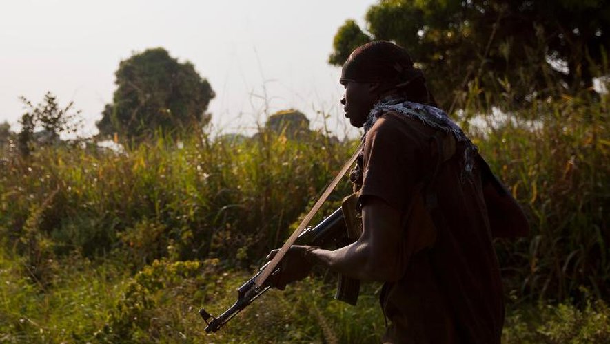 Un milicien anti-balaka à l'entraînement le 17 décembre 2013 dans les environs de Bangui