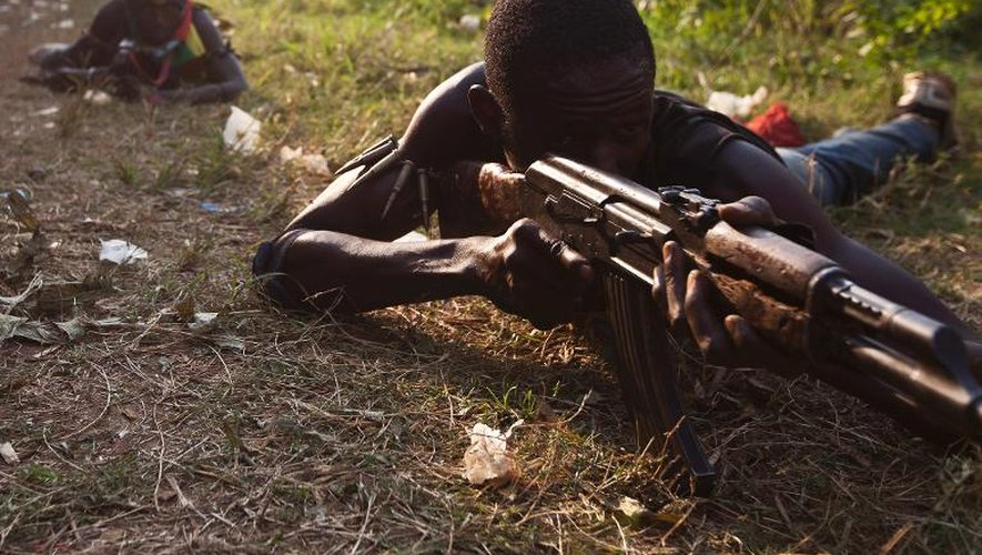 Des miliciens anti-balaka à l'entraînement le 17 décembre 2013 dans les environs de Bangui