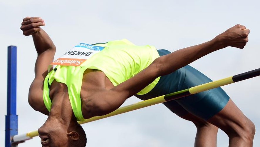 Le sauteur qatarien Mutaz Essa Barshim franchit la barre de 2.43 m au meeting de Bruxelles, le 5 septembre 2014