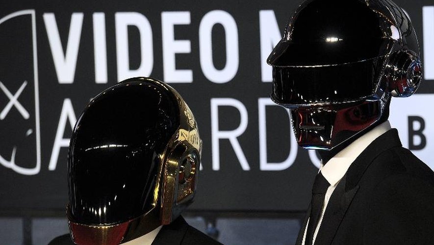 Le duo électro français Daft Punk arrive aux MTV Video Music Awards, le 25 août 2013 à New York