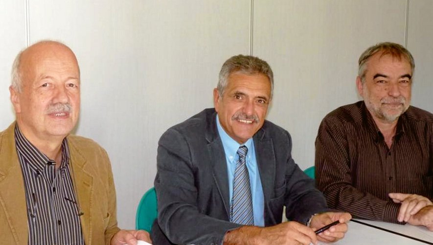 Jean-Claude Couchet (à gauche), avec André Martinez (au centre)
et Jean-Louis Denoit, président et vice-présidents du Scot du Bassin.