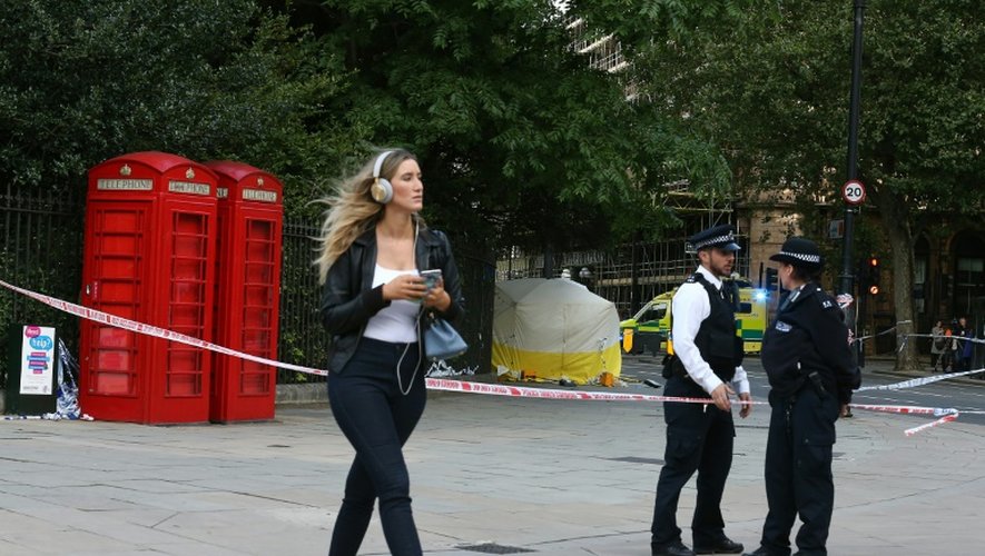Des policiers à Russell Square où une femme a été tuée à couteau, le 4 août 2016