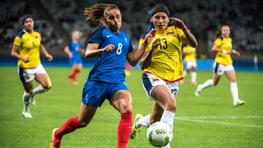 Jessica Houara et Angela Clavijo lors du match France/Colombie le 3 août 2016 à Belo Horizonte