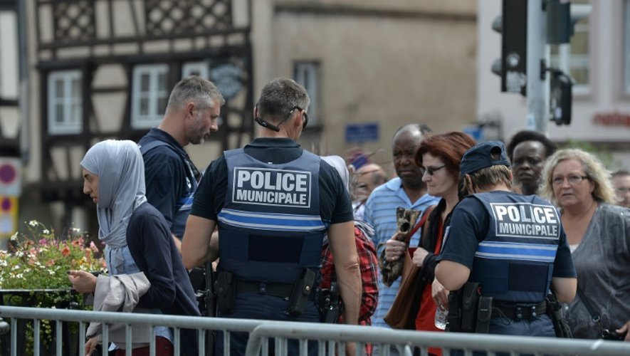 Policiers déployés lors de la traditionnelle braderie le 30 juillet 2016 à Strasbourg