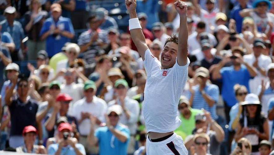 Le Japonais Kei Nishikori exulte après sa victoire face à Novak Djokovic en demi-finale de l'US Open sur le central Arthur Ashe, le 6 septembre 2014 à Flushing Meadows