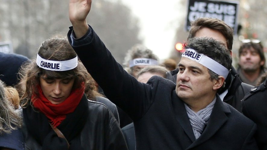 L'urgentiste Patrick Pelloux (D) lors de la manifestation unitaire du 11 janvier 2015 à Paris en hommage aux victimes de la tuerie de Charlie Hebdo