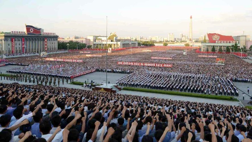 Une photo prise le 25 juin 2016 et distribuée le 26 juin par l'agence officielle nord-coréenne KCNA montre une manifestation anti-américaine à Pyongyang