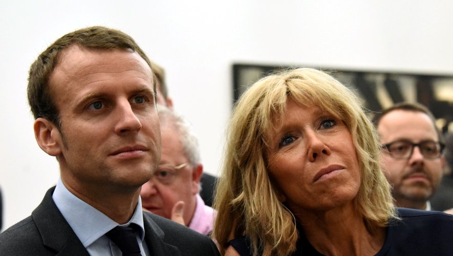 Emmanuel Macron, ici en compagnie de son épouse, Brigitte.