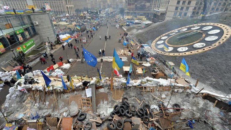 Une barricade dressée sur la place de l'Indépendance à Kiev par des manifestants pro-européens, le 20 décembre 2013