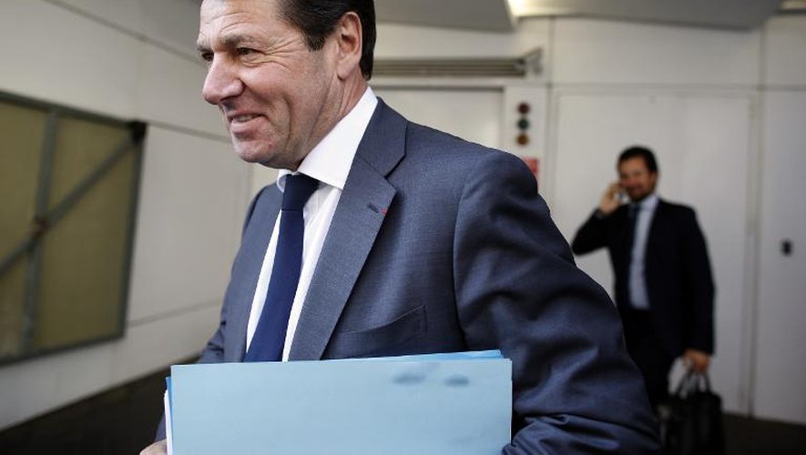 Le maire de Nice Christian Estrosi arrive au siège de l'UMP à Paris le 24 juin 2014