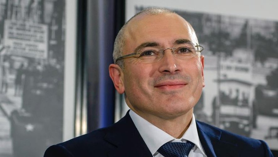 Mikhaïl Khodorkovski en conférence de presse au Musée du Mur de Berlin le 22 décembre 2013