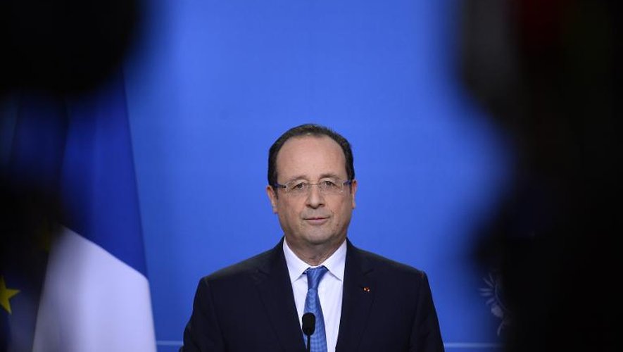 Le président François Hollande à Bruxelles le 20 décembre 2013