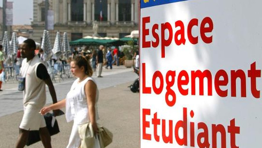 Panneau indiquant l'espace logement étudiant, le 03 septembre 2002 à Montpellier