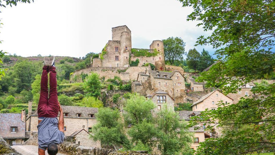 Kapstand pose sa main sur les plus beaux villages aveyronnais