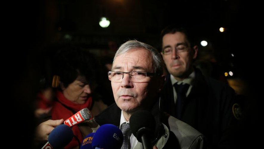 Jean-Jacques Herlem, sous-directeur de la police judiciaire, face aux journalistes après u double meurtre commis le 22 décembre 2013 à Paris