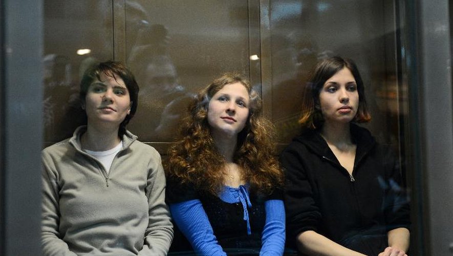Maria Alekhina, Yekaterina Samutsevich et Nadeja Tolokonnikova lors de leur procès le 10 octobre 2012 à Moscou